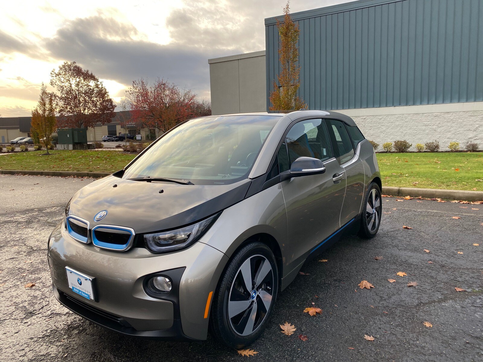 Pre Owned 2017 Bmw I3 94 Ah W Range Extender Car Platinum Silver W Bmw I Frozen Blue Accent For Sale In Salem Or Vin Wby1z8c3xhv894553