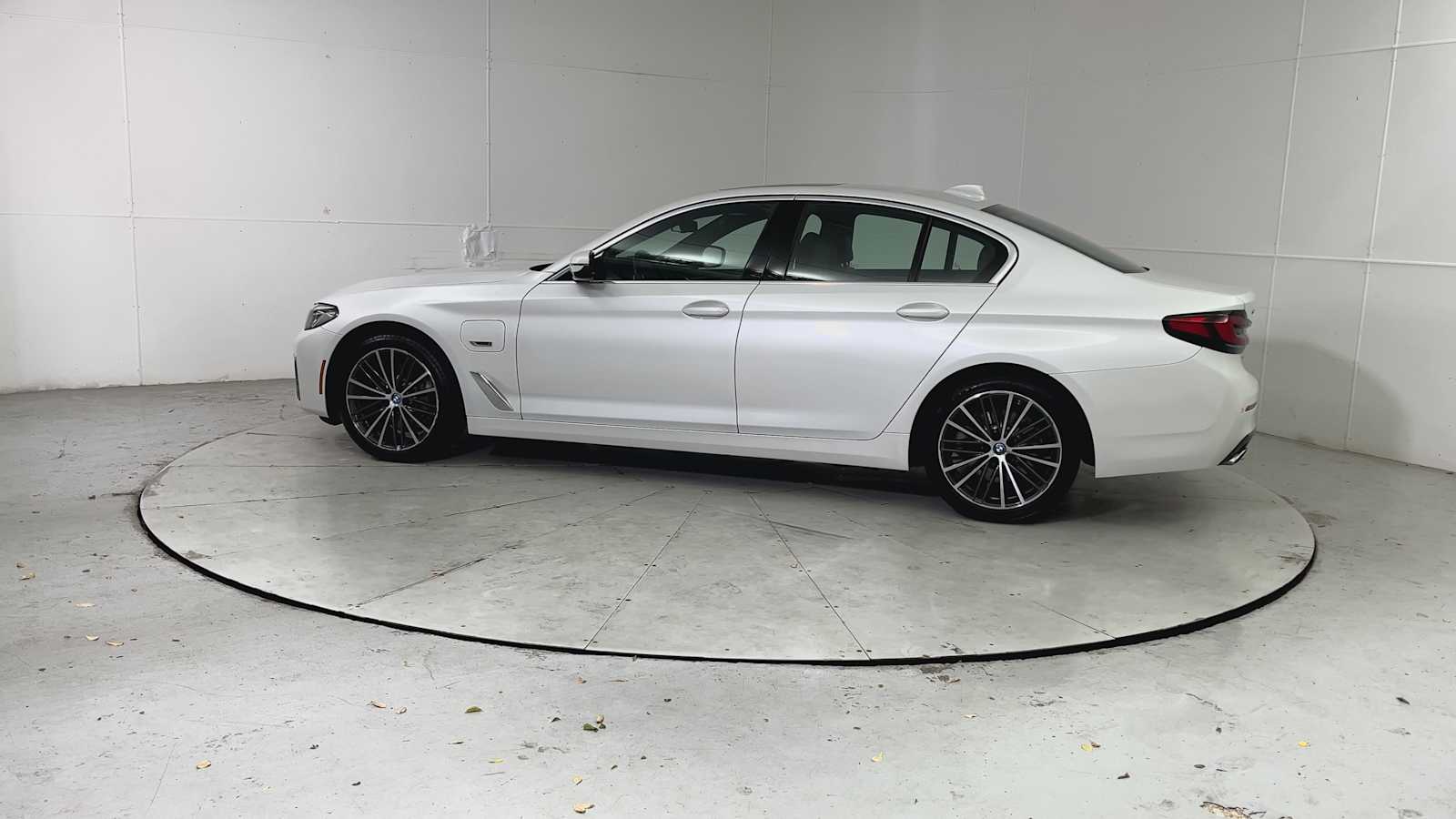 Thumbnail: 2023 BMW 5 Series - 4