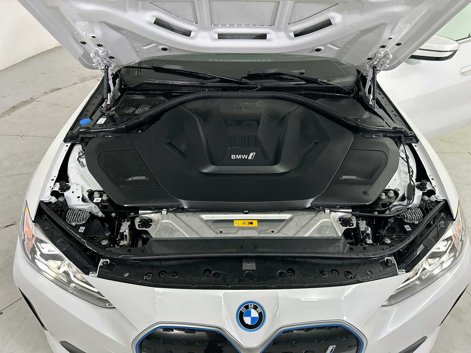 Thumbnail: 2024 BMW i4 - 18