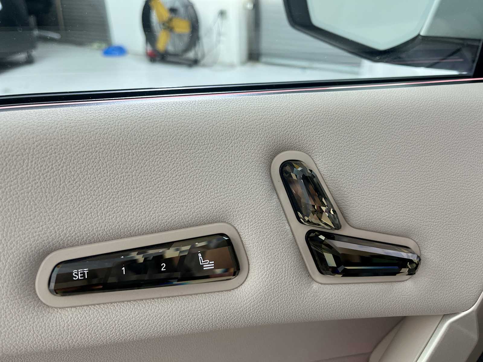 Thumbnail: 2023 BMW iX - 14