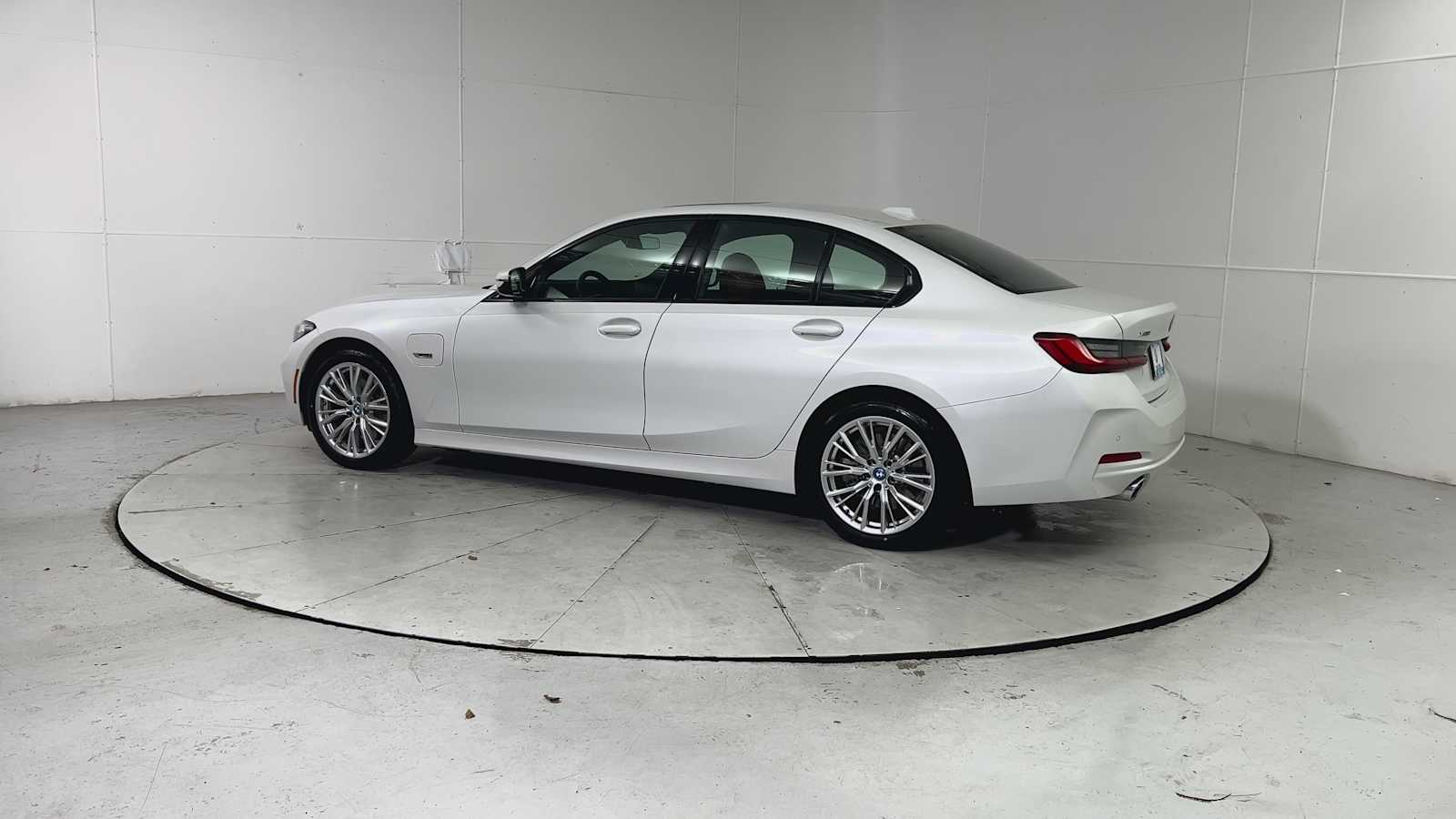 Thumbnail: 2023 BMW 3 Series - 4