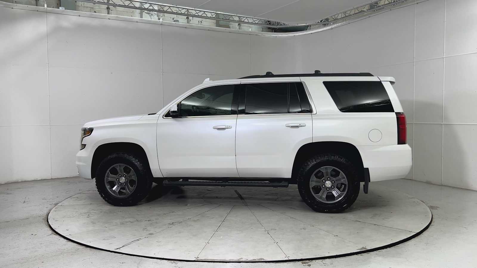 2017 Chevrolet Tahoe LT photo 4