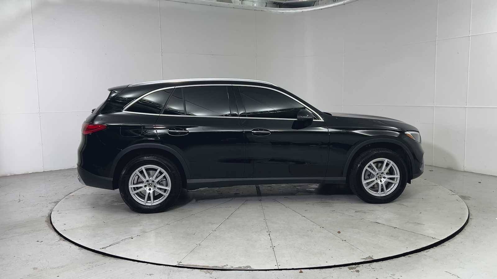 Thumbnail: 2023 Mercedes-Benz GLC - 9