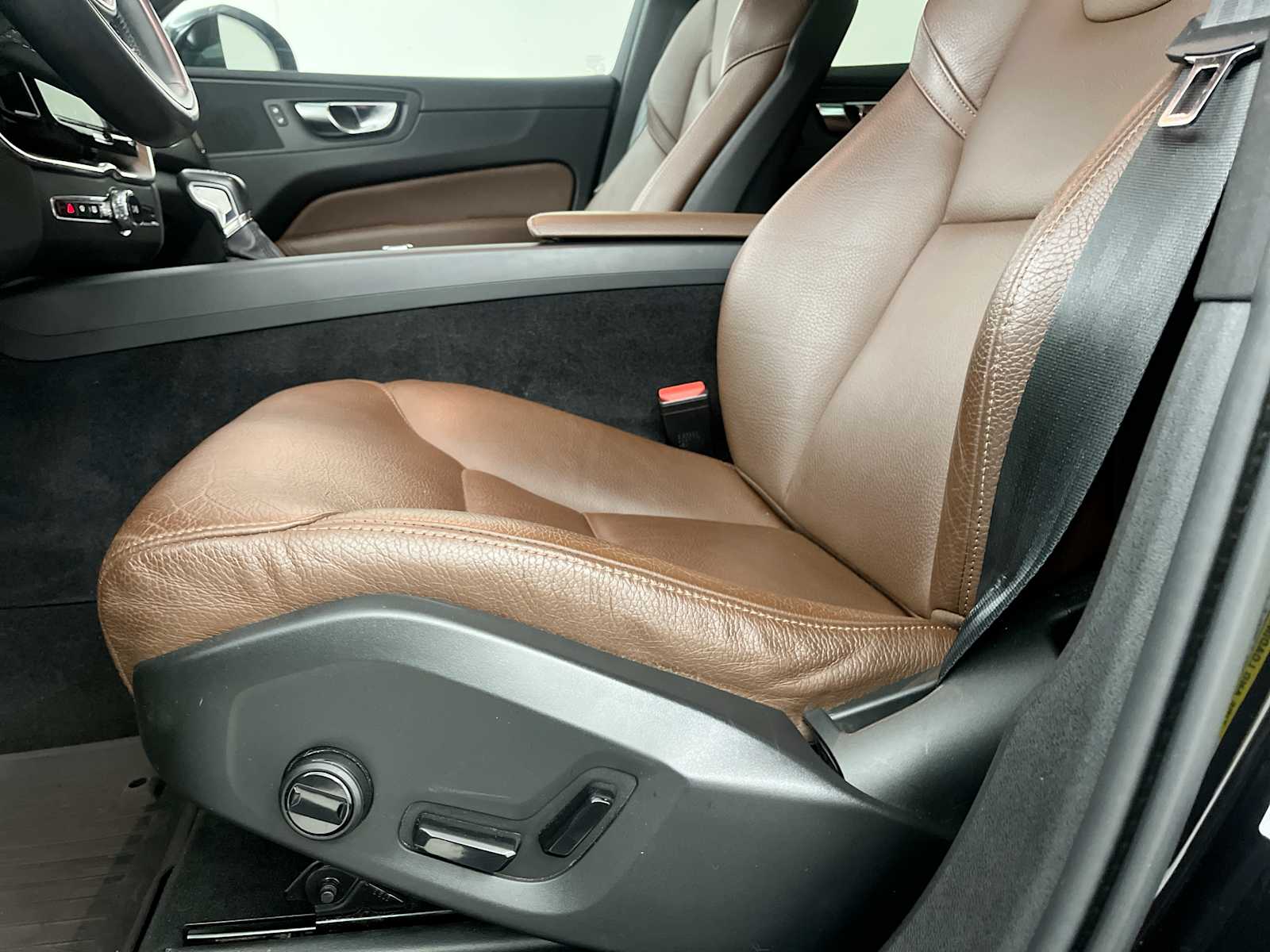 Thumbnail: 2021 Volvo XC60 - 20