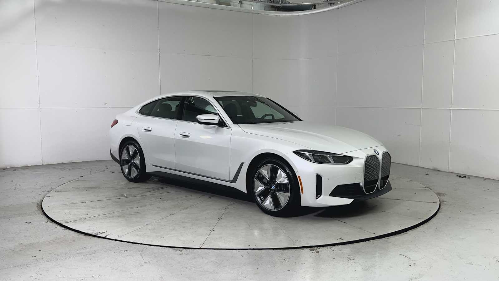 Thumbnail: 2026 BMW i4 - 8