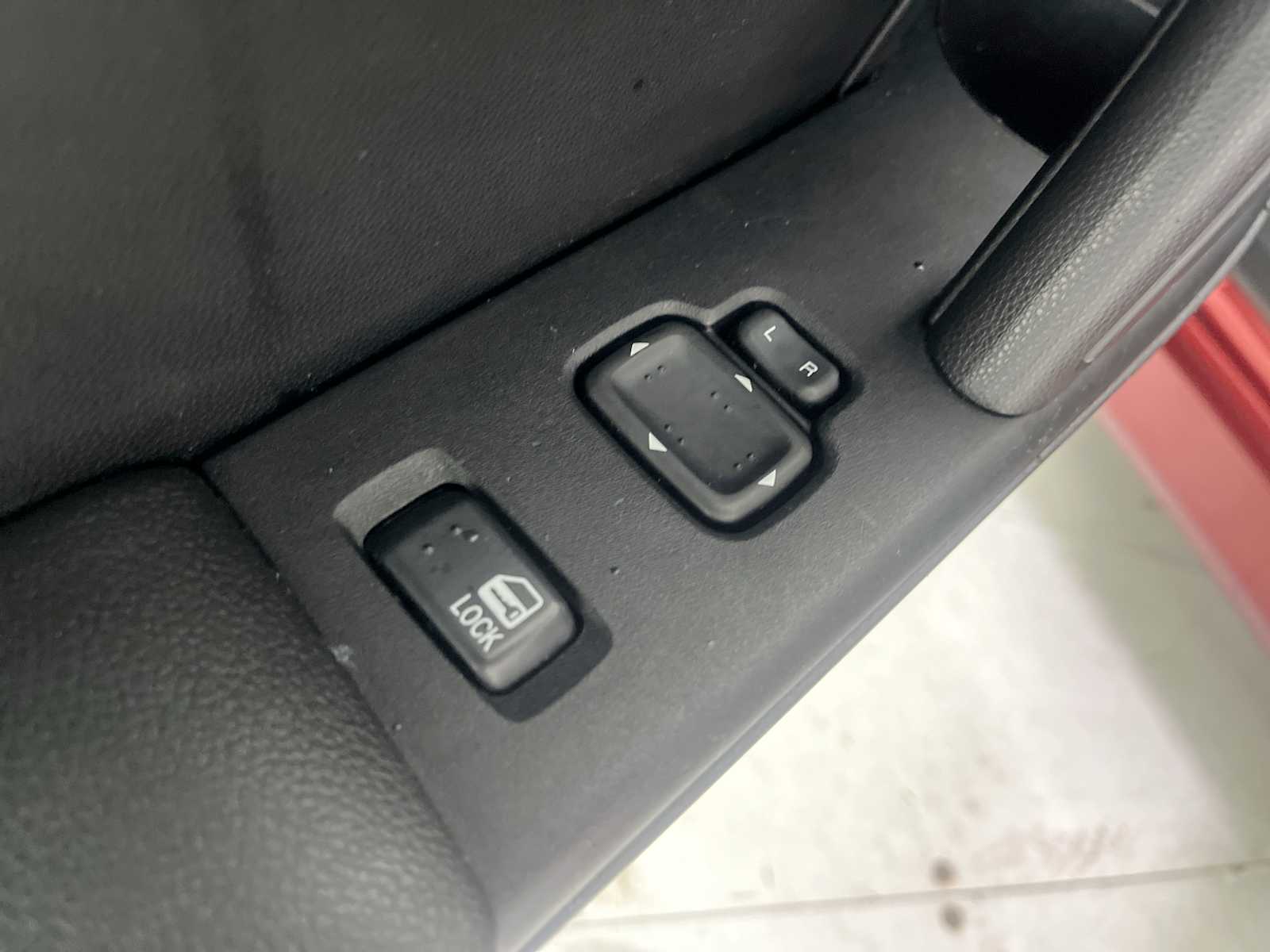 Thumbnail: 2010 Mazda MX-5 Miata - 15