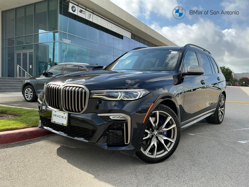 2022 BMW X7 M50i's photo
