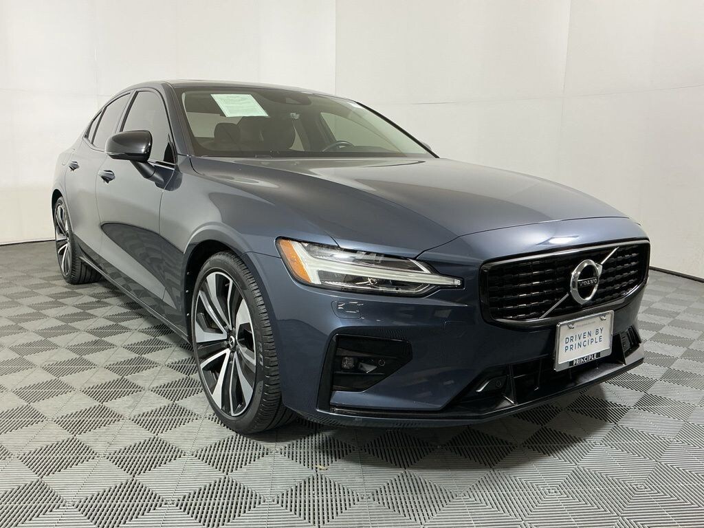Used 2022 Volvo S60 B5 FWD Momentum Sedan