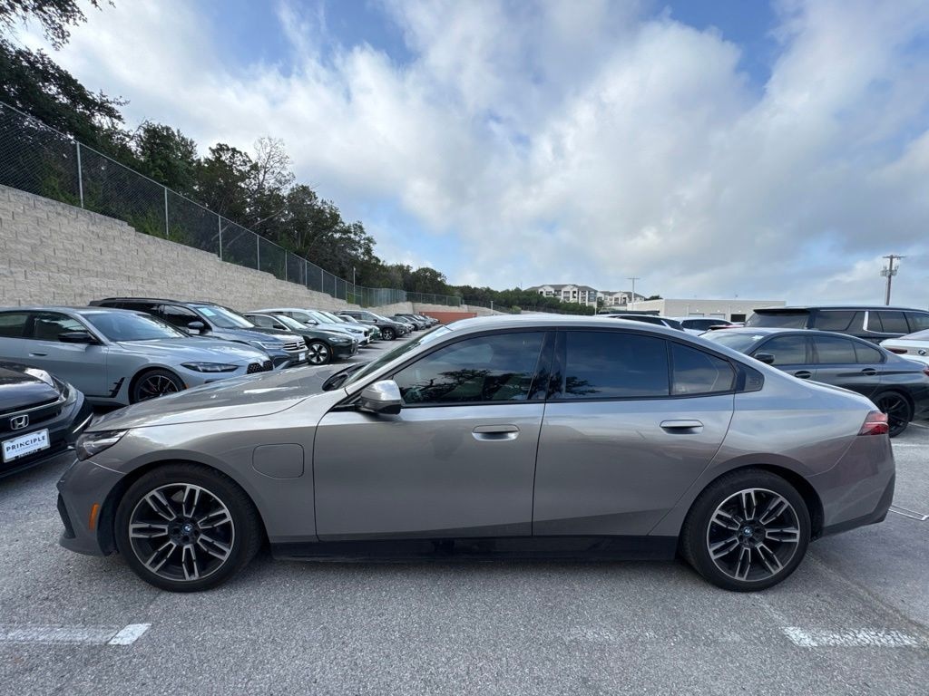 Certified 2025 BMW 550e xDrive Sedan