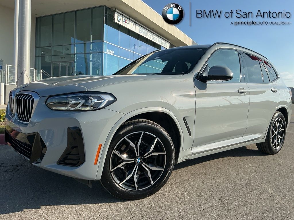 2022 BMW X3 30i's photo