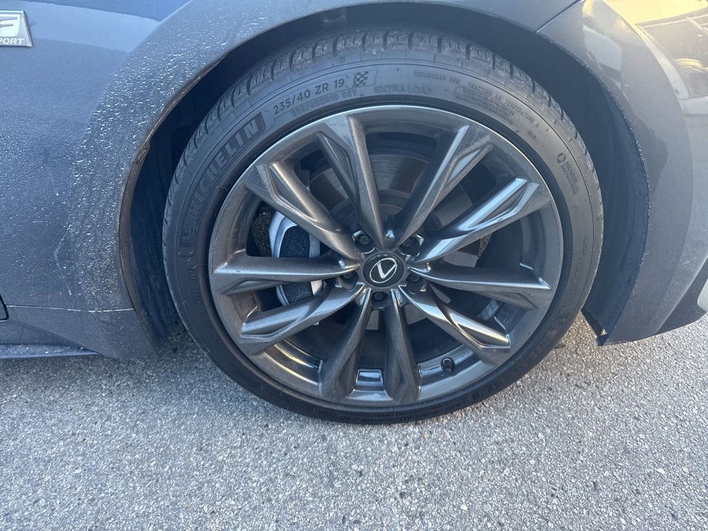 2023 Lexus IS 350 F SPORT photo 3