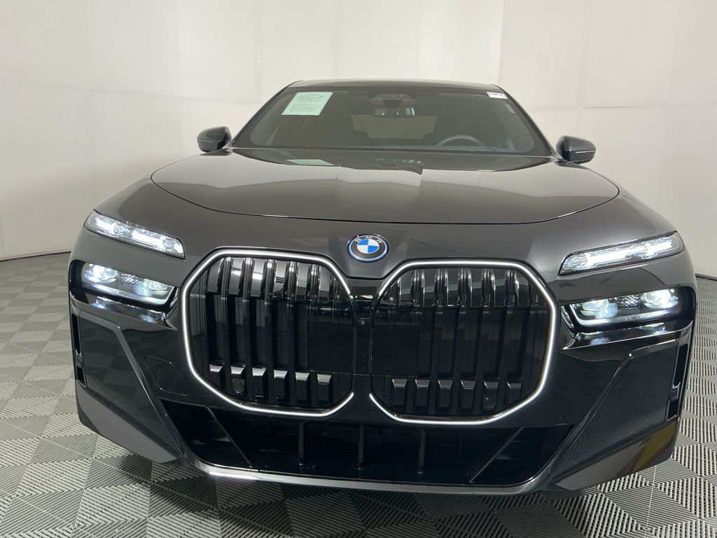 2025 Bmw 750e photo 2
