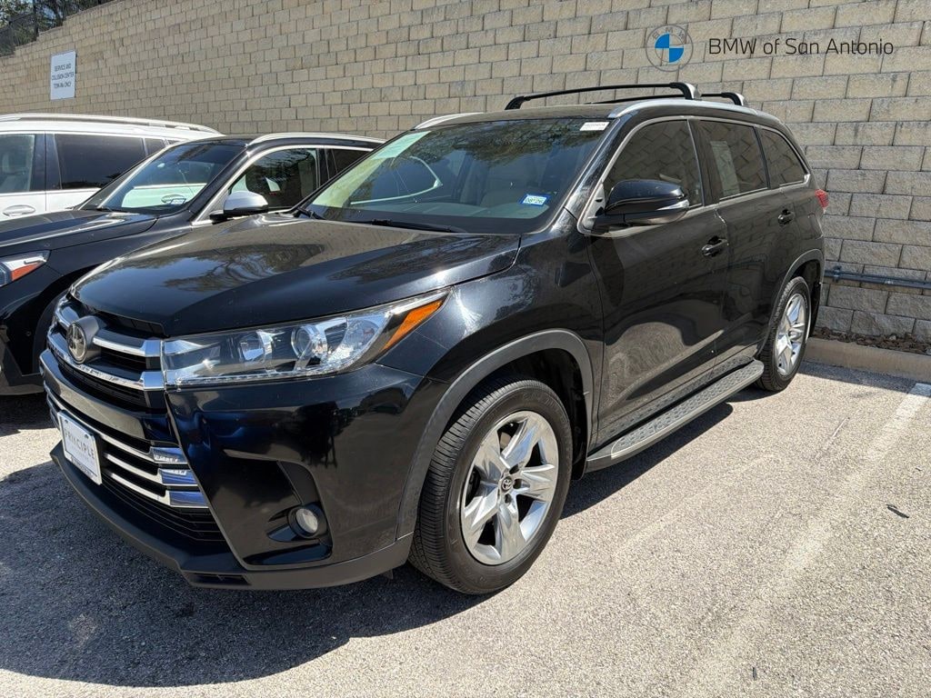 Used 2017 Toyota Highlander Limited V6 SUV
