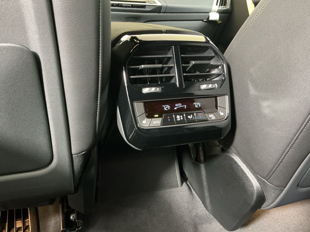 2026 BMW iX 45 - Photo 27