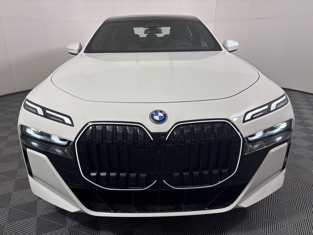 2025 Bmw 750e photo 3