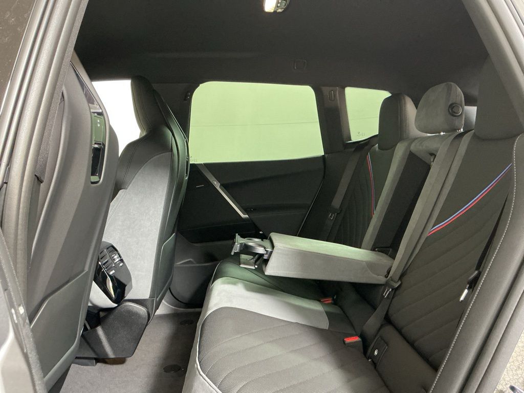 2026 BMW iX 45 - Photo 28