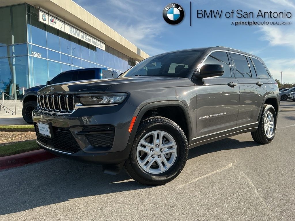 Used 2023 Jeep Grand Cherokee Laredo SUV