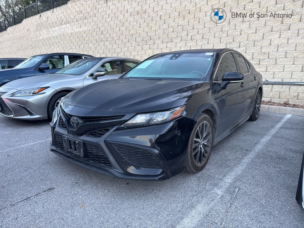 Used 2022 Toyota Camry SE Sedan
