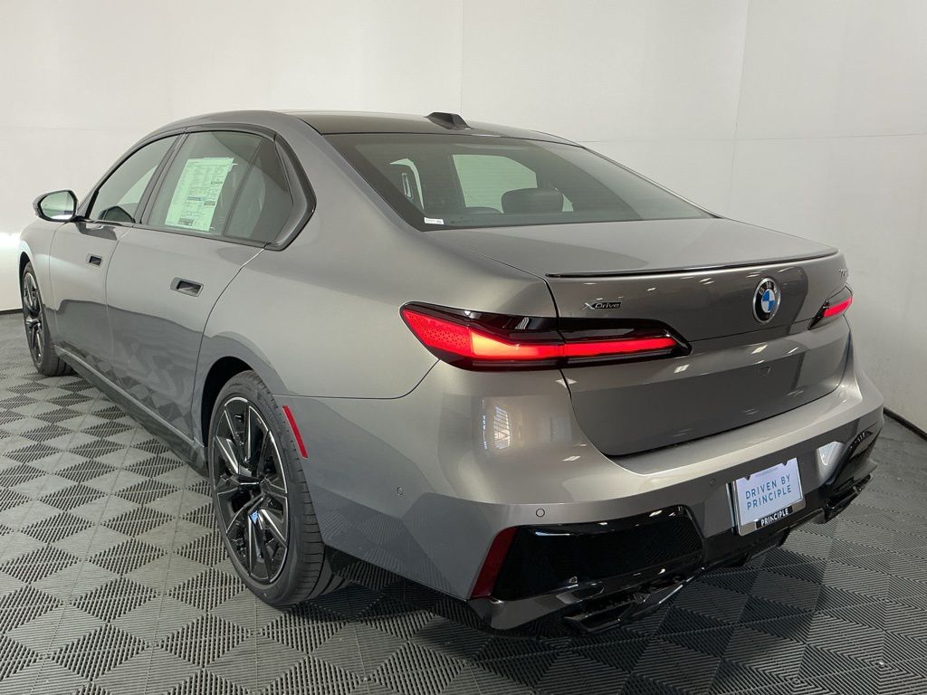 2025 BMW 7 Series 760i - Photo 7