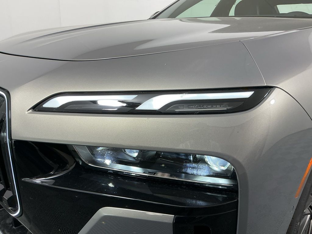 2025 BMW 7 Series 760i - Photo 9