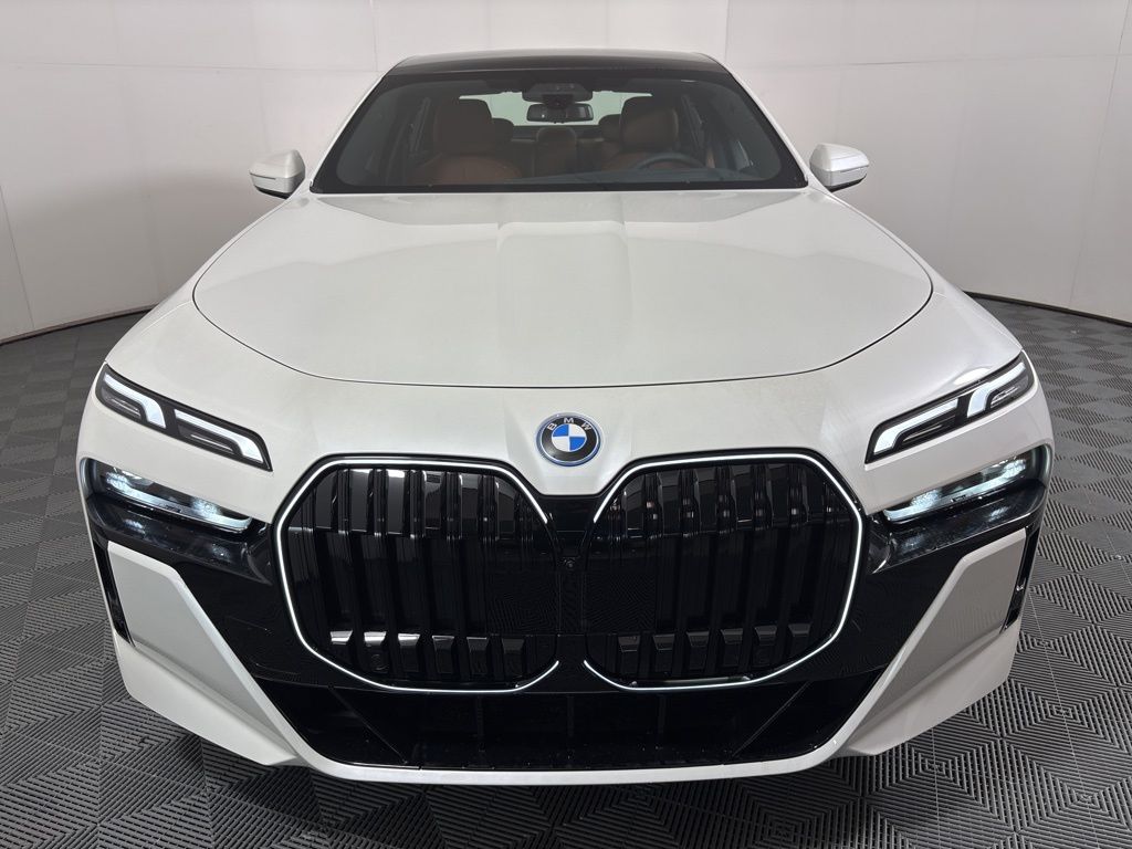 2025 Bmw 750e photo 3