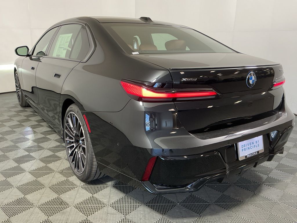 2026 Bmw 750e photo 4