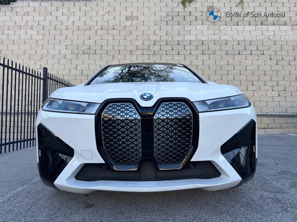2023 BMW iX xDrive50's photo