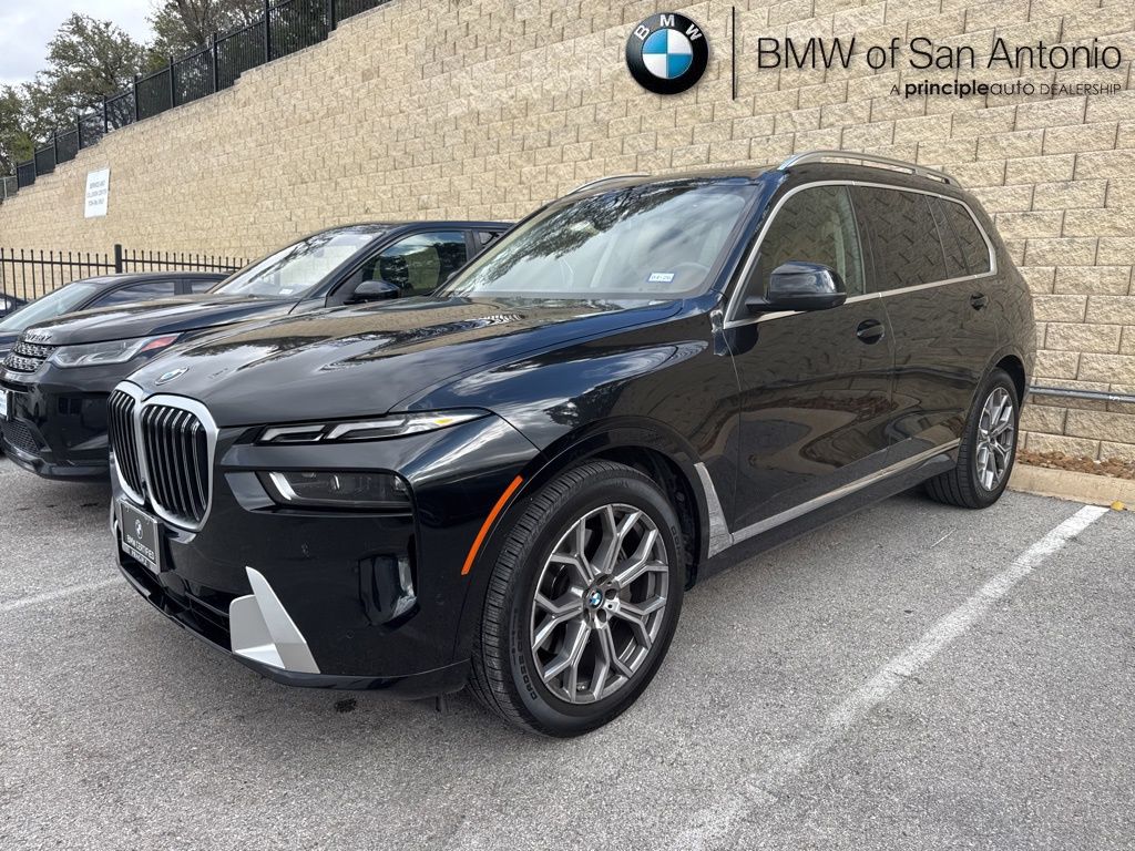 2023 BMW X7 40i's photo