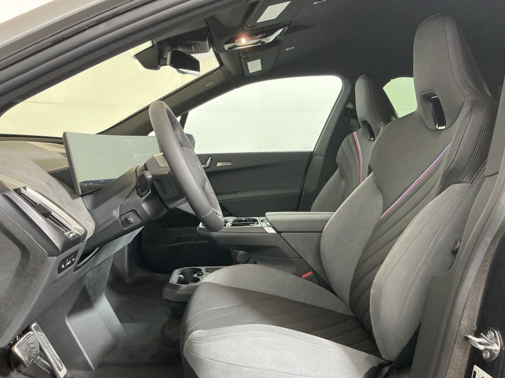 2026 BMW iX 45 - Photo 24