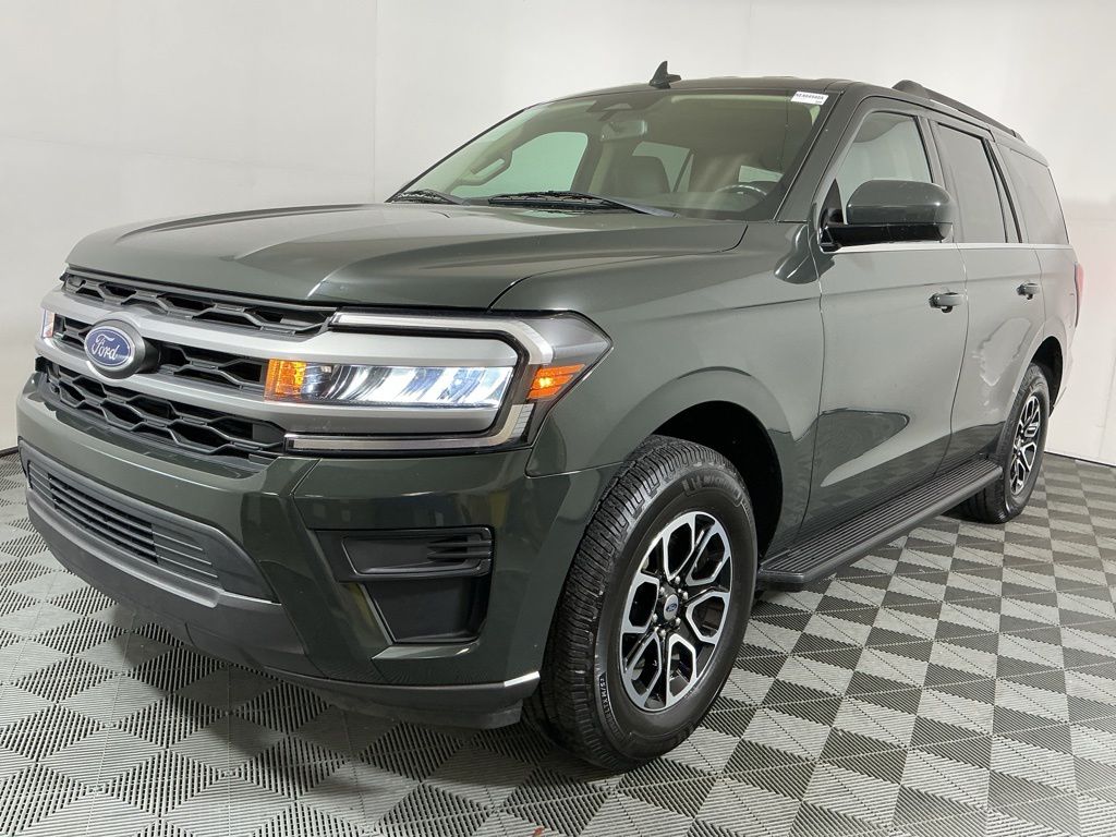 2022 Ford Expedition XLT photo 2