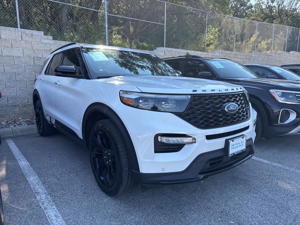 2024 Ford Explorer ST photo 2