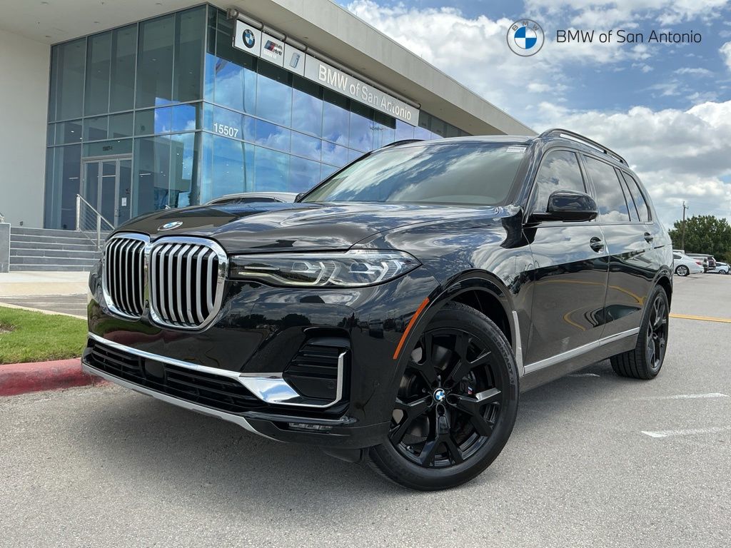 2022 BMW X7 xDrive40i's photo