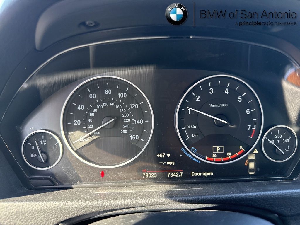 2017 BMW 3 Series 320i's photo
