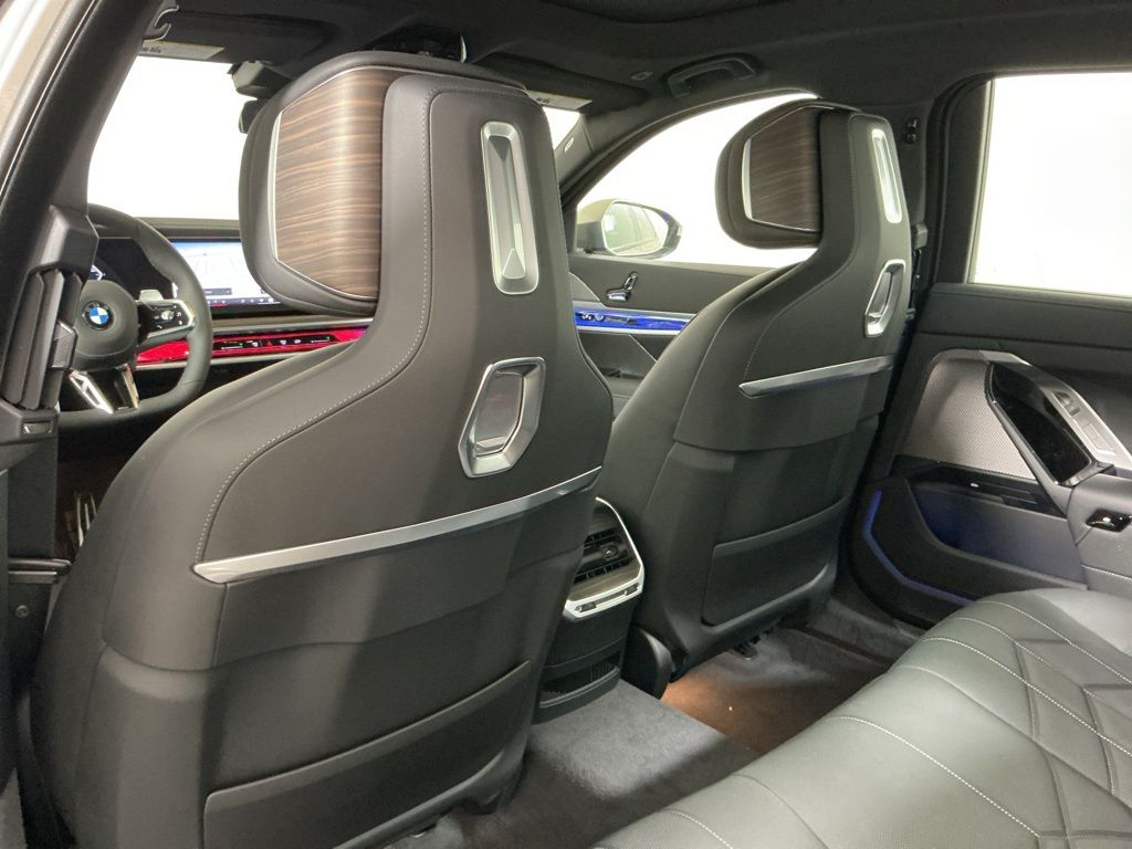 2025 BMW 7 Series 760i - Photo 28