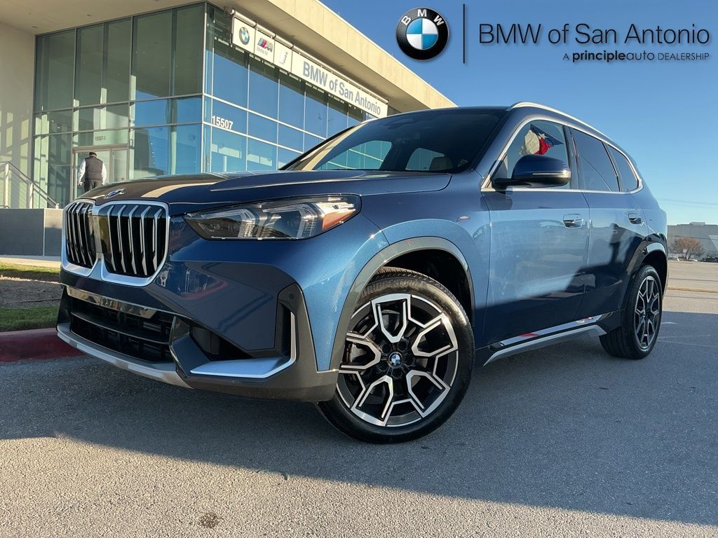 2025 BMW X1 28i's photo