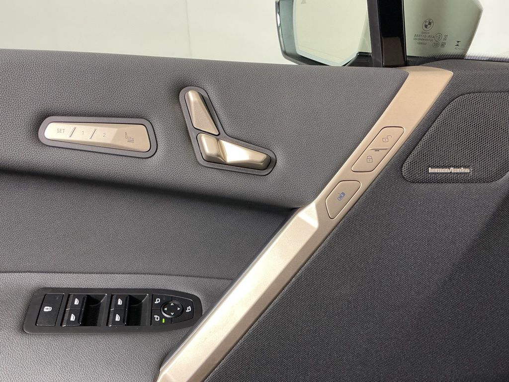 2026 BMW iX 45 - Photo 21