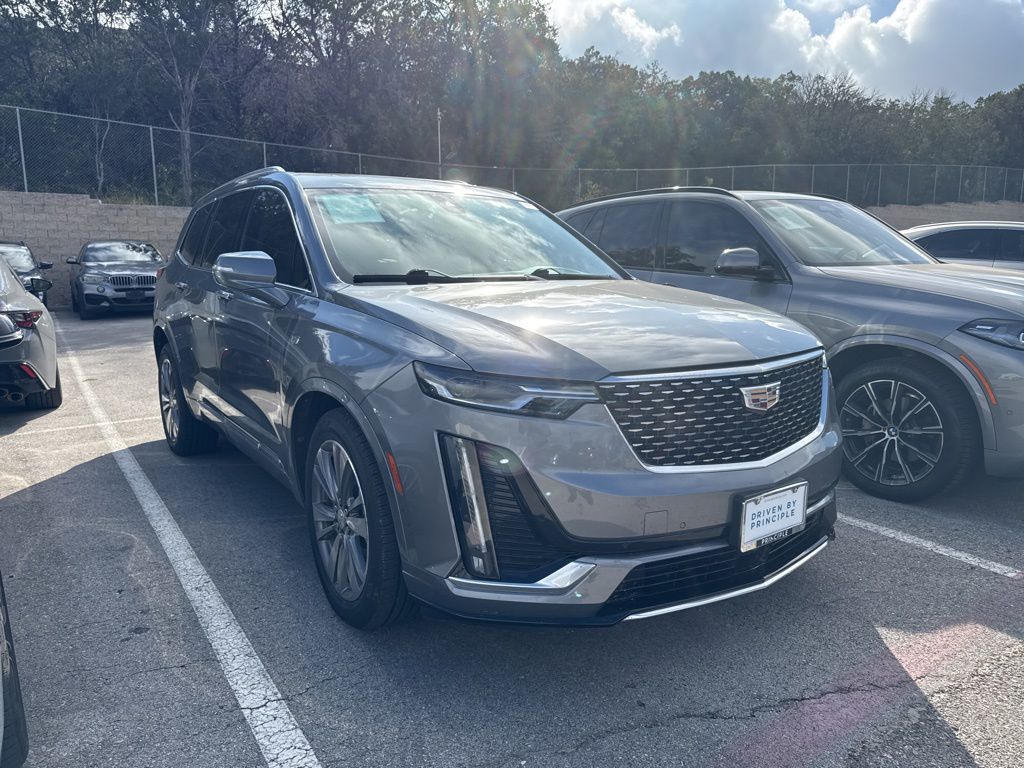 2022 Cadillac XT6 Premium Luxury photo 2