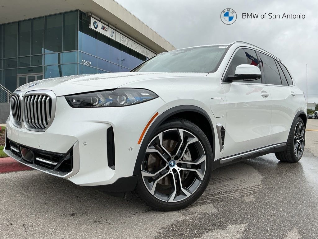 2025 BMW X5 xDrive50e's photo