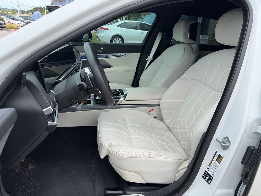 Certified 2025 BMW 760i xDrive Sedan