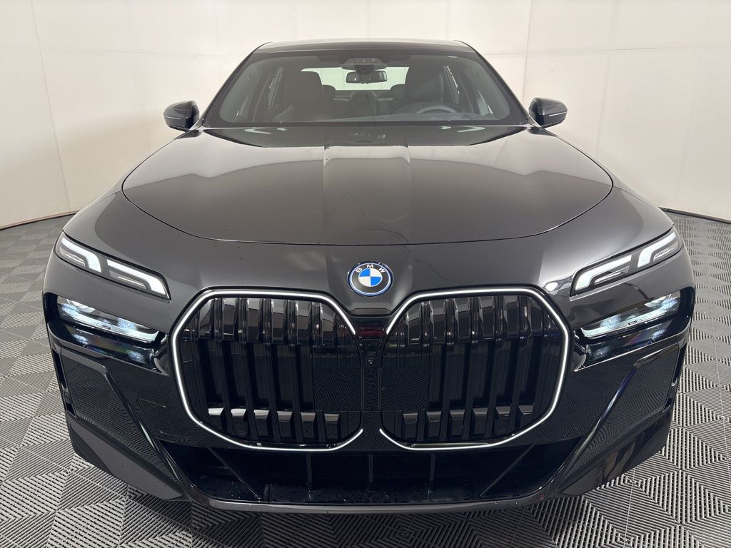 2025 Bmw 750e photo 3