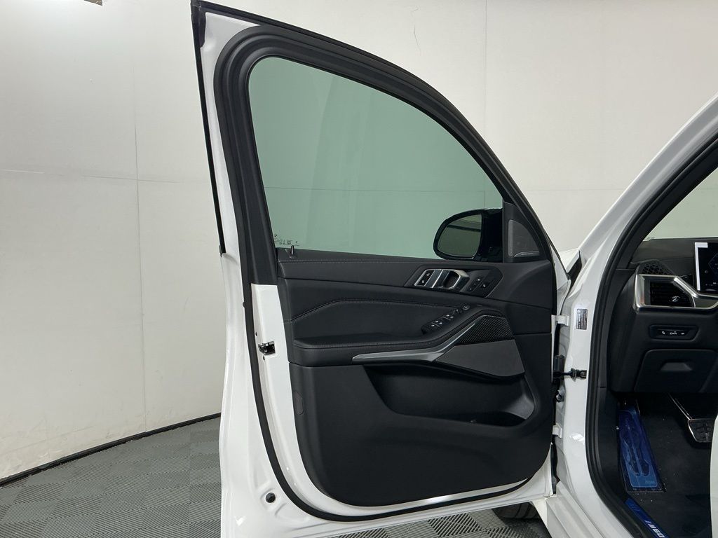 2026 BMW X5 M60i - Photo 19