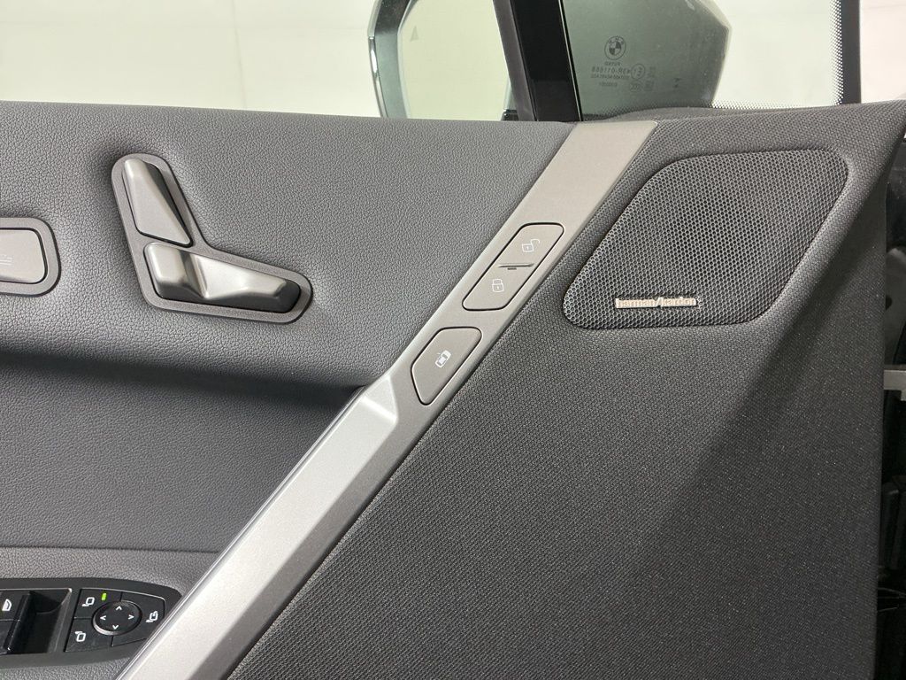 2026 BMW iX 45 - Photo 21