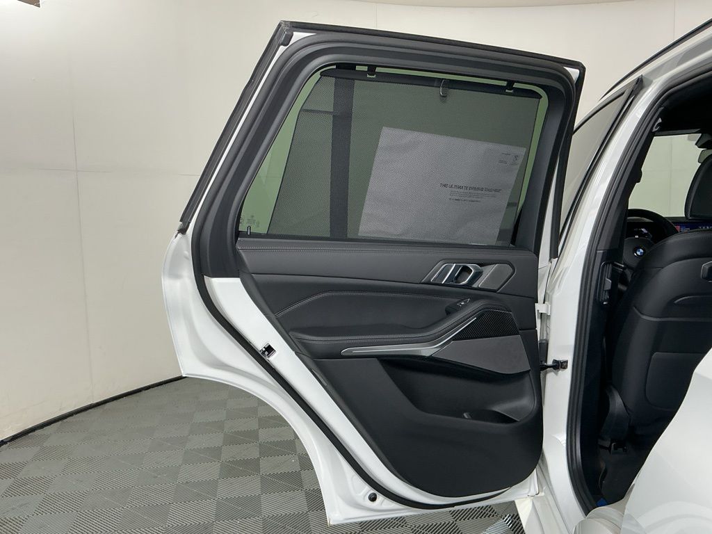 2026 BMW X5 M60i - Photo 24