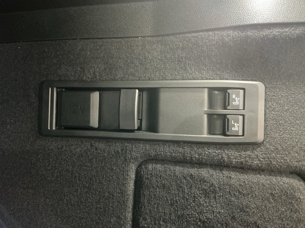 2026 BMW iX 45 - Photo 31