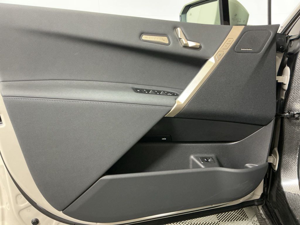 2026 BMW iX 45 - Photo 20