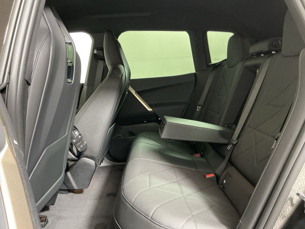2026 BMW iX 45 - Photo 28