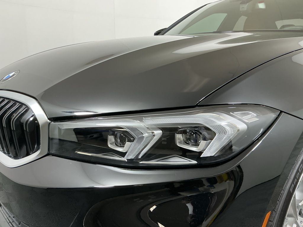 2026 BMW 3 Series 330i - Photo 9