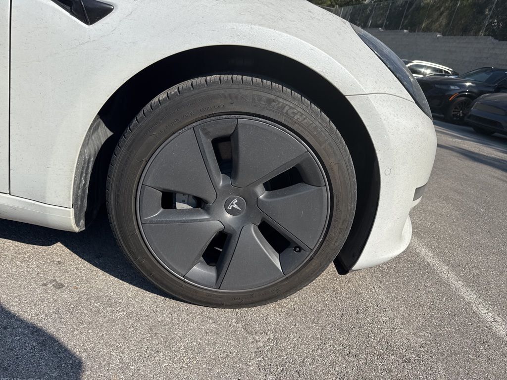 2022 Tesla Model 3 Rear-Wheel Drive photo 3