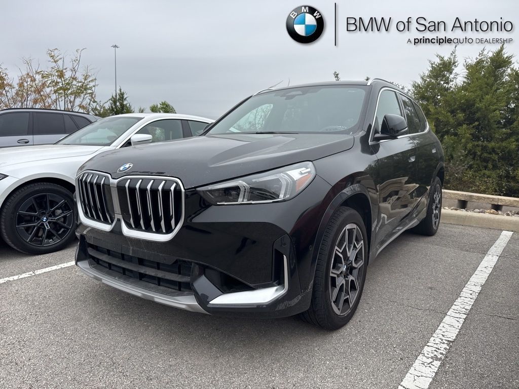 2025 BMW X1 28i's photo