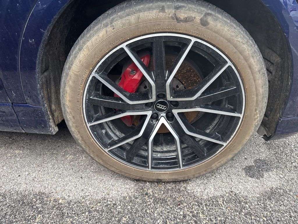 2020 Audi Q8 55 Prestige photo 3